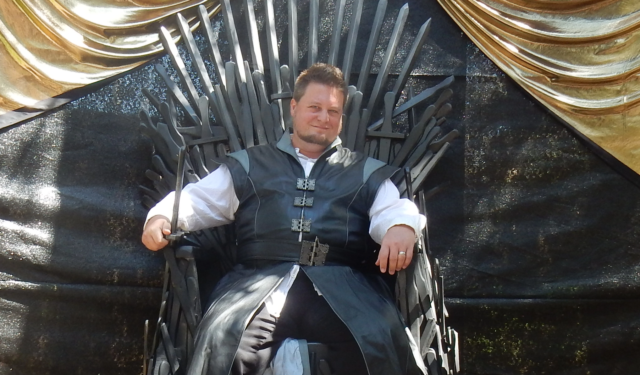 Sig on a throne of swords.